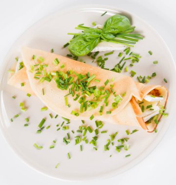 Brie peyniri ve Frenk soğanı ile gözleme