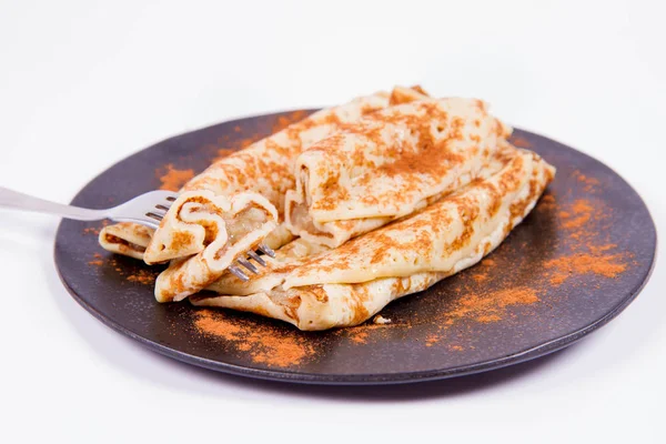 Pannkakor Fyllda Med Bräserad Äpplen Beströs Med Kanel Som Äts — Stockfoto