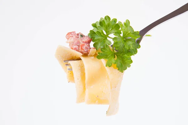 Pappardelle Carbonara Avec Peu Persil Sur Une Fourchette Sur Fond — Photo