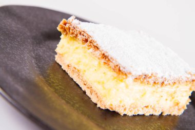 Napoleonka kek - kremalı pasta Lehçe bir tür - ile pudra şekeri serpilir