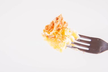 Napoleonka kek - kremalı pasta Lehçe bir tür - bir çatal üzerine pudra şekeri serpilir