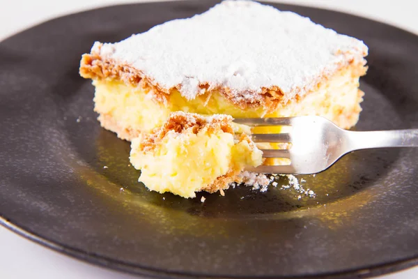 Napoleonka kek - kremalı pasta Lehçe bir tür - bir çatalla yenir pudra şekeri serpilir