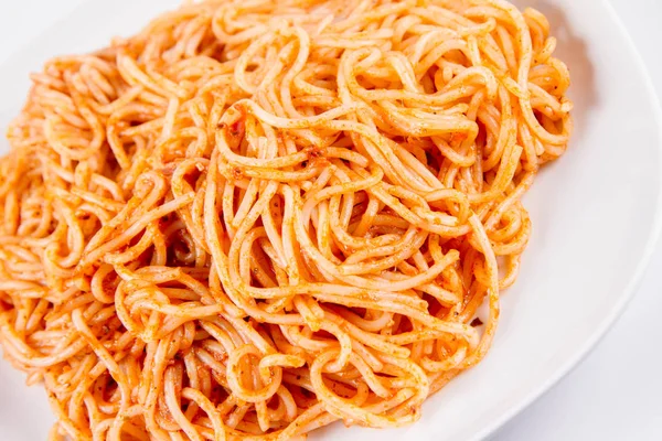 Espaguetis Con Pesto Plato Sobre Fondo Blanco —  Fotos de Stock