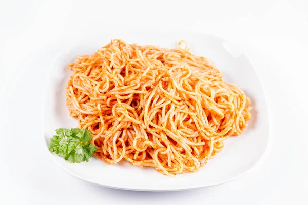 Spaghetti Med Pesto Dekorerad Med Persilja Platta Vit Bakgrund — Stockfoto