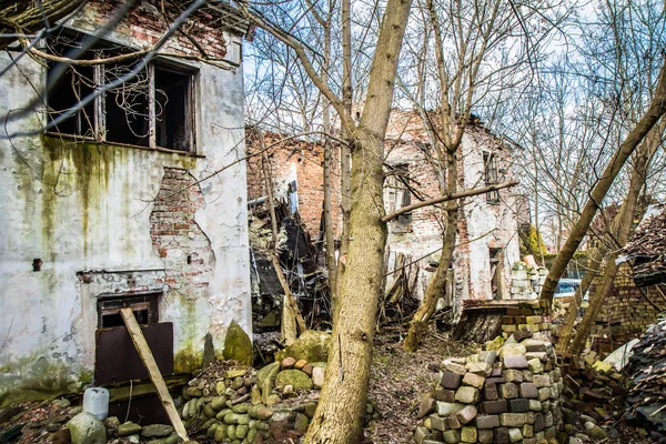 Cour Arrière Encombrée Maisons Abandonnées — Photo