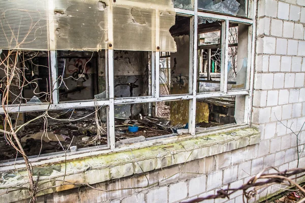 Broken Window Abandoned Building — Stock Photo, Image