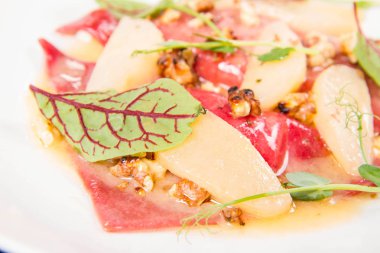 Pancar köfte doldurma, bazı ceviz ve armut keçi peyniri ile