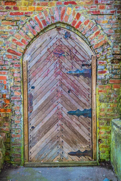 Παλιά Πόρτα Στην Αντίκα Ένα — Φωτογραφία Αρχείου