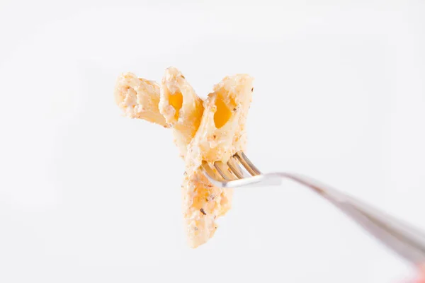 Pasta Comido Con Tenedor Penne Con Salsa Crema Blanca Sobre — Foto de Stock