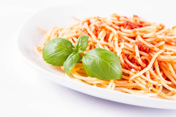 Spaghetti Bolognese Med Smält Parmesanost Vit Bakgrund — Stockfoto