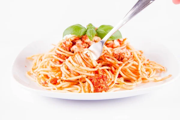 Spaghetti Bolognese Mit Einer Mit Basilikum Verzierten Gabel Auf Weißem — Stockfoto