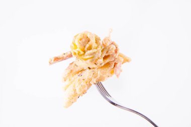 Pastırmalı makarna, pastırma soslu ve çatallı biberli makarna.