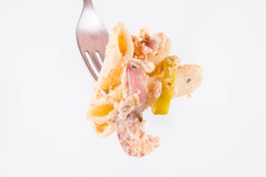 Pastırmalı makarna, pastırma soslu ve çatallı biberli makarna. 