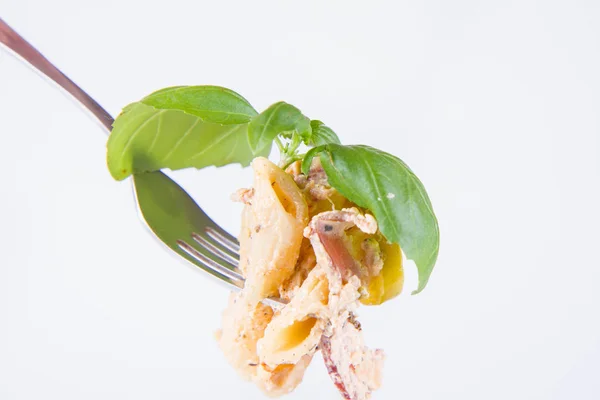 Nudeln Penne Mit Weißer Sahne Sauce Mit Speck Und Jalapeo — Stockfoto