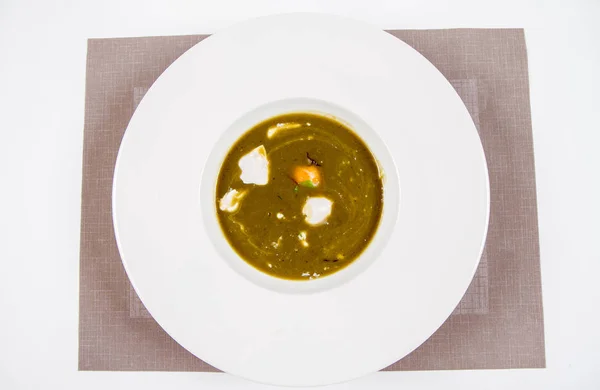 Young sorrel cream with a sous-vide egg yolk, chanterelles and fresh cream — Stock Image Young Sorrel Cream Sous Vide Egg Yolk Chanterelles Fresh Cream Stock Image