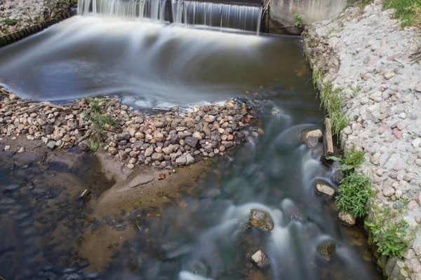 Небольшая Открытая Плотина Ручье Длительное Воздействие — стоковое фото