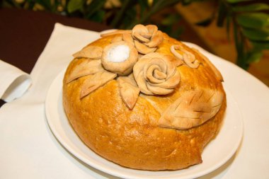 Doğu Avrupa 'daki düğün töreninde kullanılan geleneksel süs ekmeği.