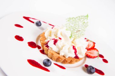 Meyveli kremalı tart.