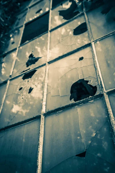 Broken Window Old Brick Building — Stock Photo, Image