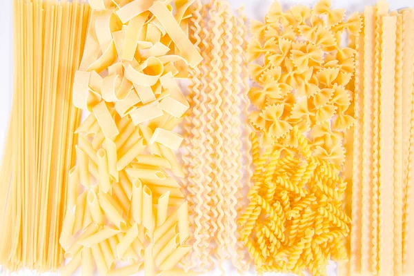 Verschillende Soorten Pasta Een Witte Achtergrond — Stockfoto