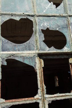 Kırık pencereyi kapat