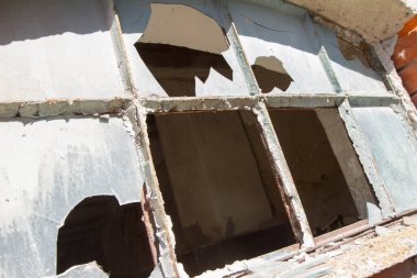 Kırık pencereyi kapat