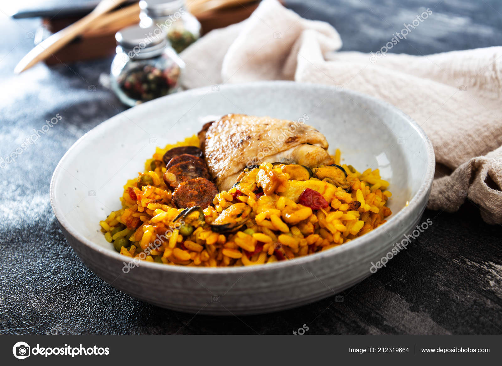 Chicken Chorizo Paella Mussels — Stock Photo © ilolab 212319664