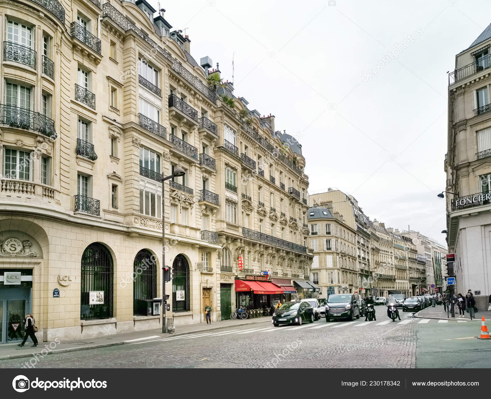 Pictures Paris In December Paris France December 18 Street View Paris City France Stock Editorial Photo C Ilolab