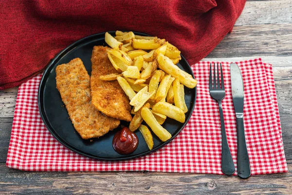 British Traditional fish and chips and tartar sauce