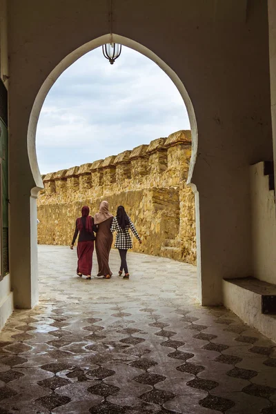 Asilah Marruecos Mayo 2017 Tres Mujeres Musulmanas Caminando Medina Asilah — Foto de Stock