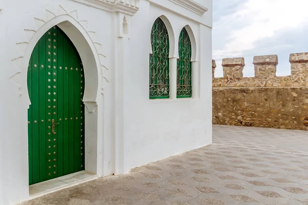 摩洛哥北部阿西拉古老的梅迪纳典型建筑 — 图库照片