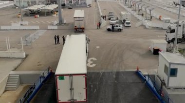 Tangier, Morocco, 26 Ocak 2019: Yükleme kamyon Feribot Tekne, bağlantı noktası Tangier Med Kuzey Afrika'da hedefe İspanya Avrupa'nın