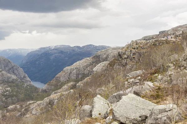 Norveç Preikestolen Uçuruma Izi Görüntüleyin — Stok fotoğraf