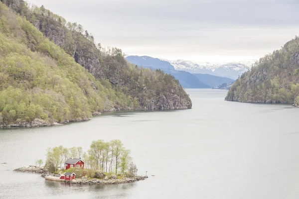 Красный Деревянный Коттедж Острове Норвегия Европа — стоковое фото