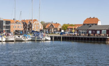 Ringkobing, Danimarka - 8 Mayıs 2017: Görünüm Marina eski şehre güneşli Pazar günü 8 Mayıs 2017 Ringkobing, Danimarka.