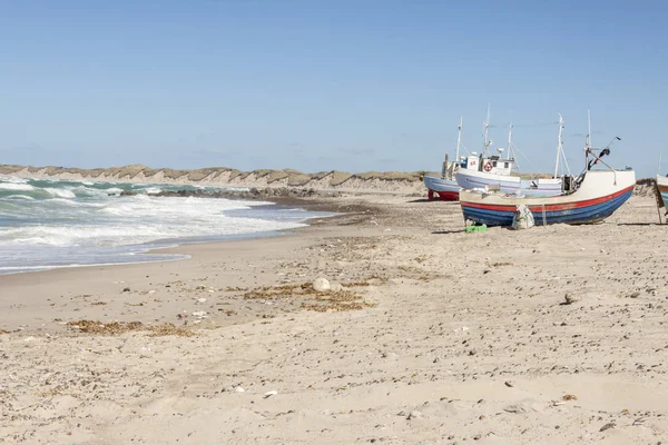 丹麦福鲁博尔海滩上的渔船 — 图库照片