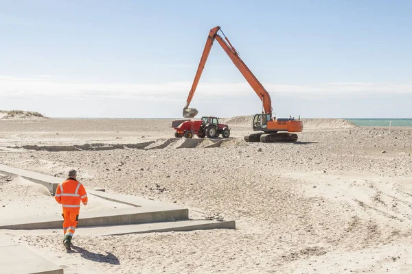 Escavatore Sulla Spiaggia Norre Vorupor Danimarca Europa — Foto Stock