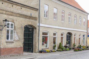 Christiansfeld, Danimarka - 9 Mayıs 2017: Street eski şehir Unesco Dünya Mirası patronaj 9 Mayıs 2017 Christianfeld, Danimarka'da sahiptir.