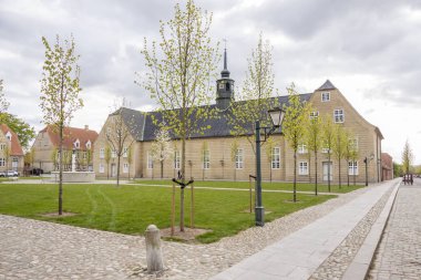 Christiansfeld, Danimarka - 9 Mayıs 2017: Street eski şehir Unesco Dünya Mirası patronaj 9 Mayıs 2017 Christianfeld, Danimarka'da sahiptir.