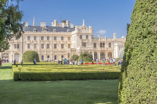 Castello di Lednice nella Moravia meridionale nella Repubblica Ceca . — Foto Stock