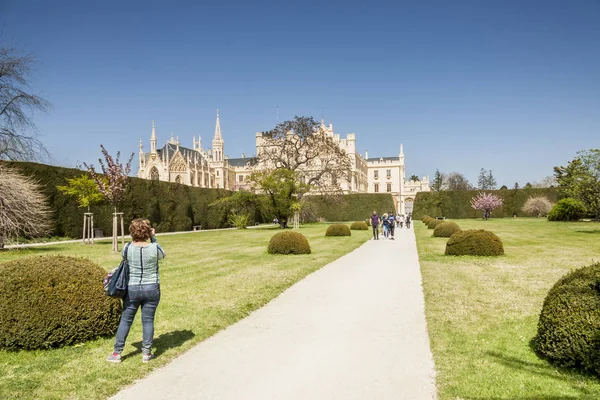 Castelo de Lednice na Morávia do Sul na República Checa . — Fotografia de Stock