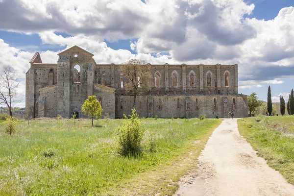 Ruïne van de abdij van San Galgano-Toscany, Italië. — Stockfoto