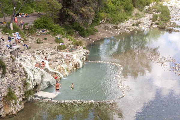 Tourist in hot springs Bagni di Petriolo - Monticiano in Italy. — Stock Photo, Image