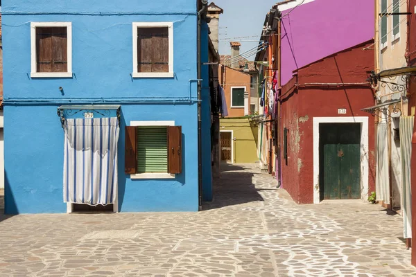 Kleurrijke huizen op burano — Stockfoto