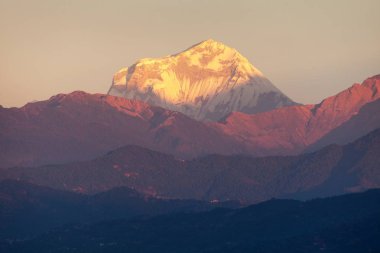 Mount Dhaulagiri sabah panoramik manzarasını Poon Hill view noktasından, Nepal Himalayalar dağlar