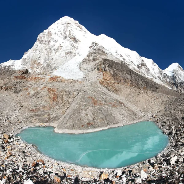 Uitzicht Mount Pumori Pumo Van Pumori Basiskamp Met Bevroren Meer — Stockfoto