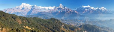 Annapurna Dağı 'nın panoramik manzarası, Nepal Himalayalar dağları