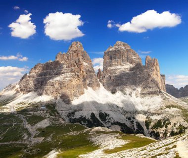 Drei Zinnen veya Sextener Dolomiten veya Dolomiti di Sesto, Güney Tirol, güzel gökyüzü ile Tre Cime di Lavaredo Dolomiten dağlar görüntülemek, İtalyanca Alps 