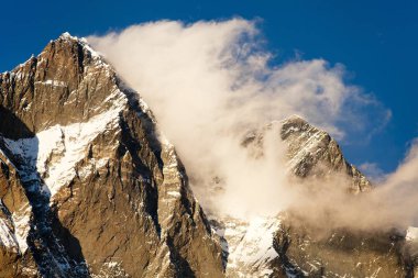 gün batımı görünümü Lhotse ve bulutlar üstünde belgili tanımlık tepe akşam, sıcak sesi - mount Everest ana kampı, khumbu Vadisi, Solukhumbu, Nepal Himalayalar dağlar yol