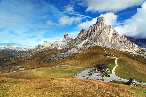 Passo Giau Nära Cortina Ampezzo Och Mout Gusela Och Nuvolau — Stockfoto